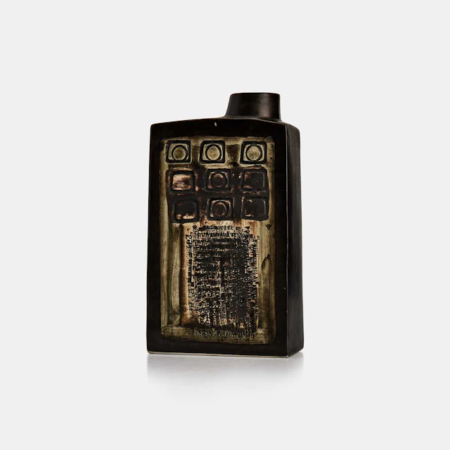 Benny Sirota for Troika Pottery a 'Chimney' vase