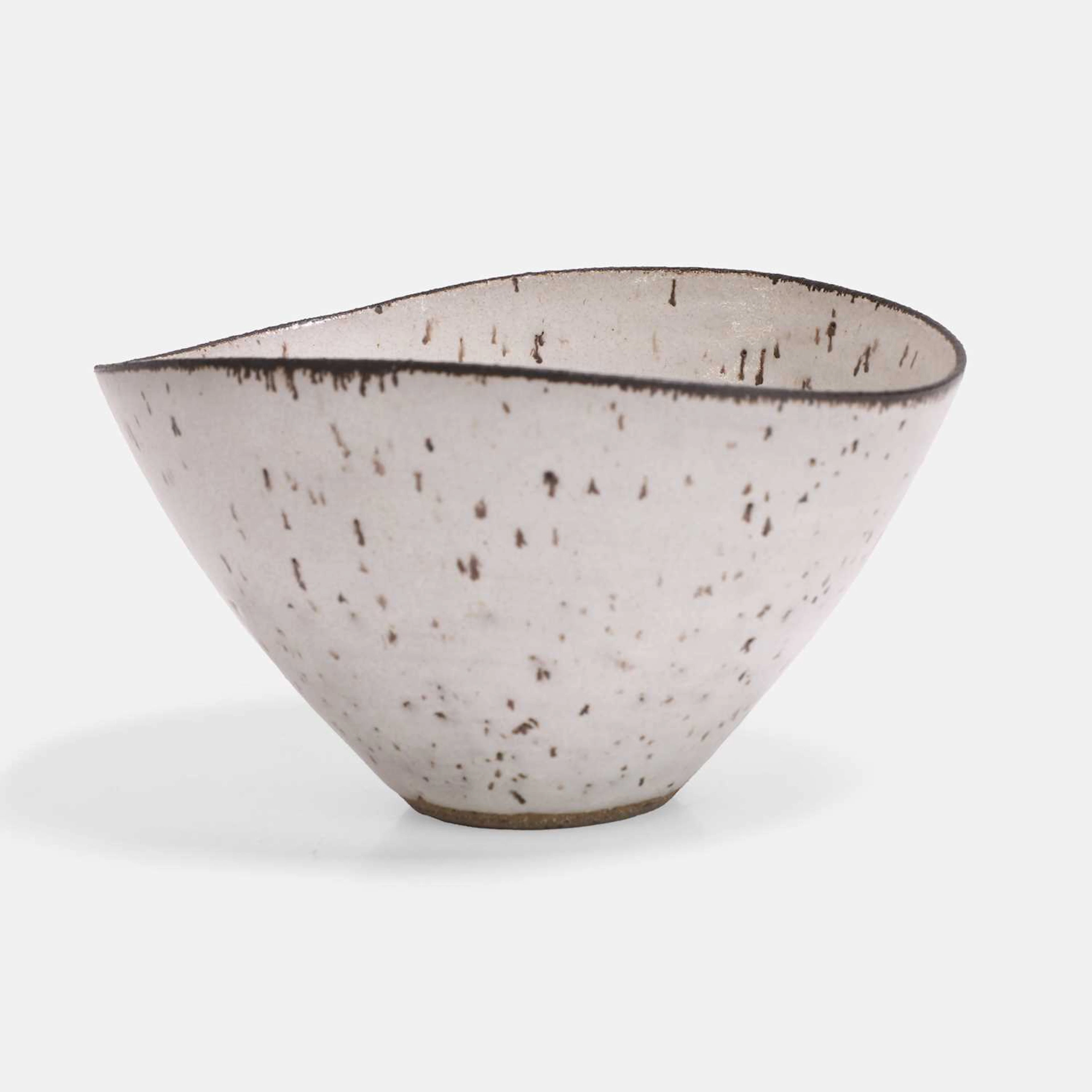 ▲ Dame Lucie Rie (Austrian, 1902-1995) a 'squeezed' stoneware bowl