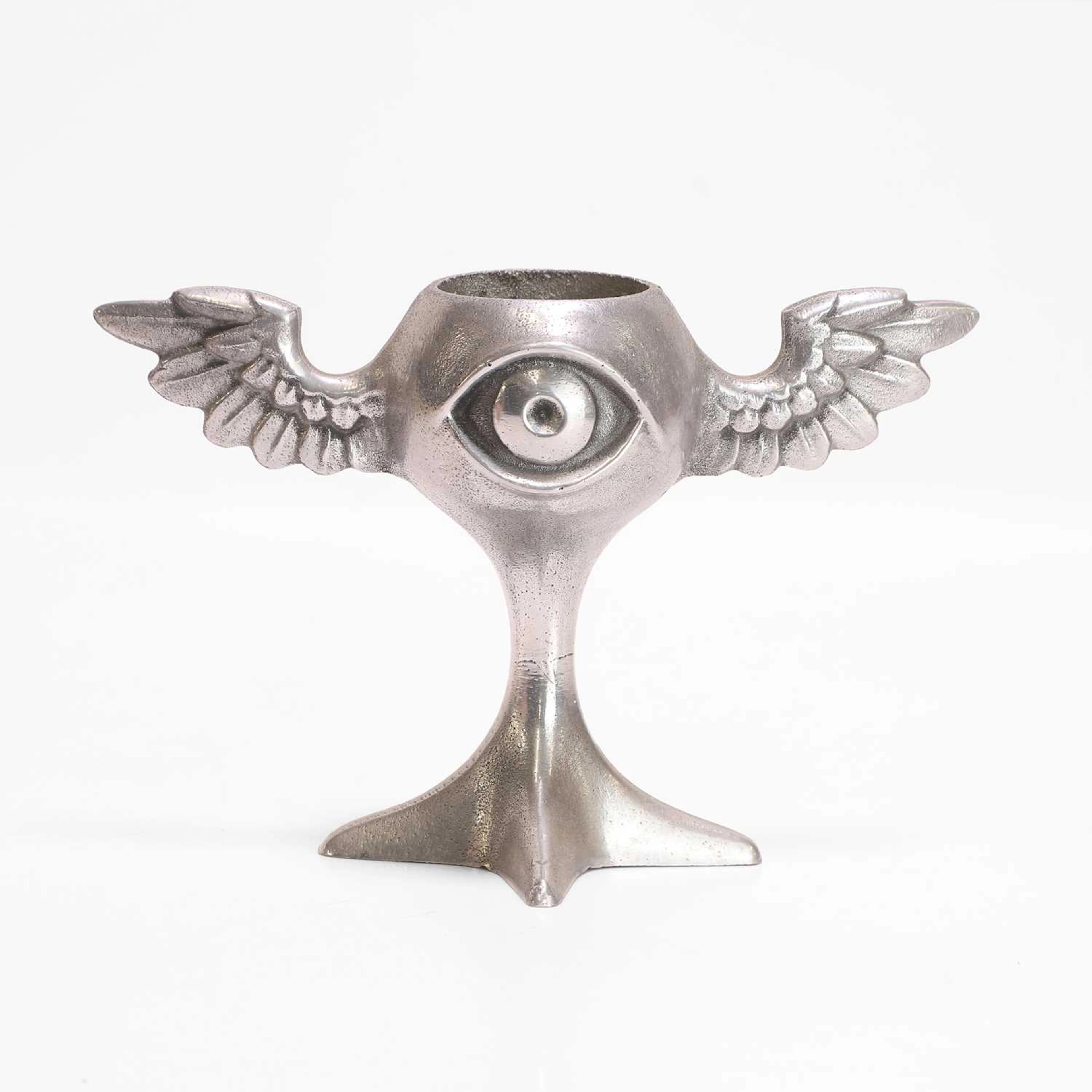 ▲ Mark Brazier-Jones (New Zealand-British, b.1956-) A 'Guardian' egg