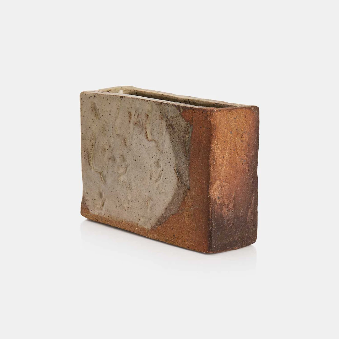 ▲ Janet Leach (American-British, 1918-1997) an upright rectangular box
