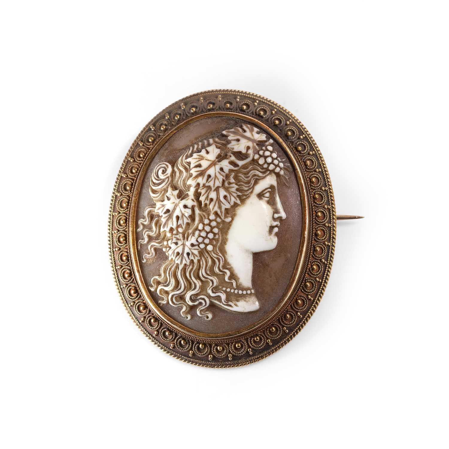 A Victorian shell cameo brooch