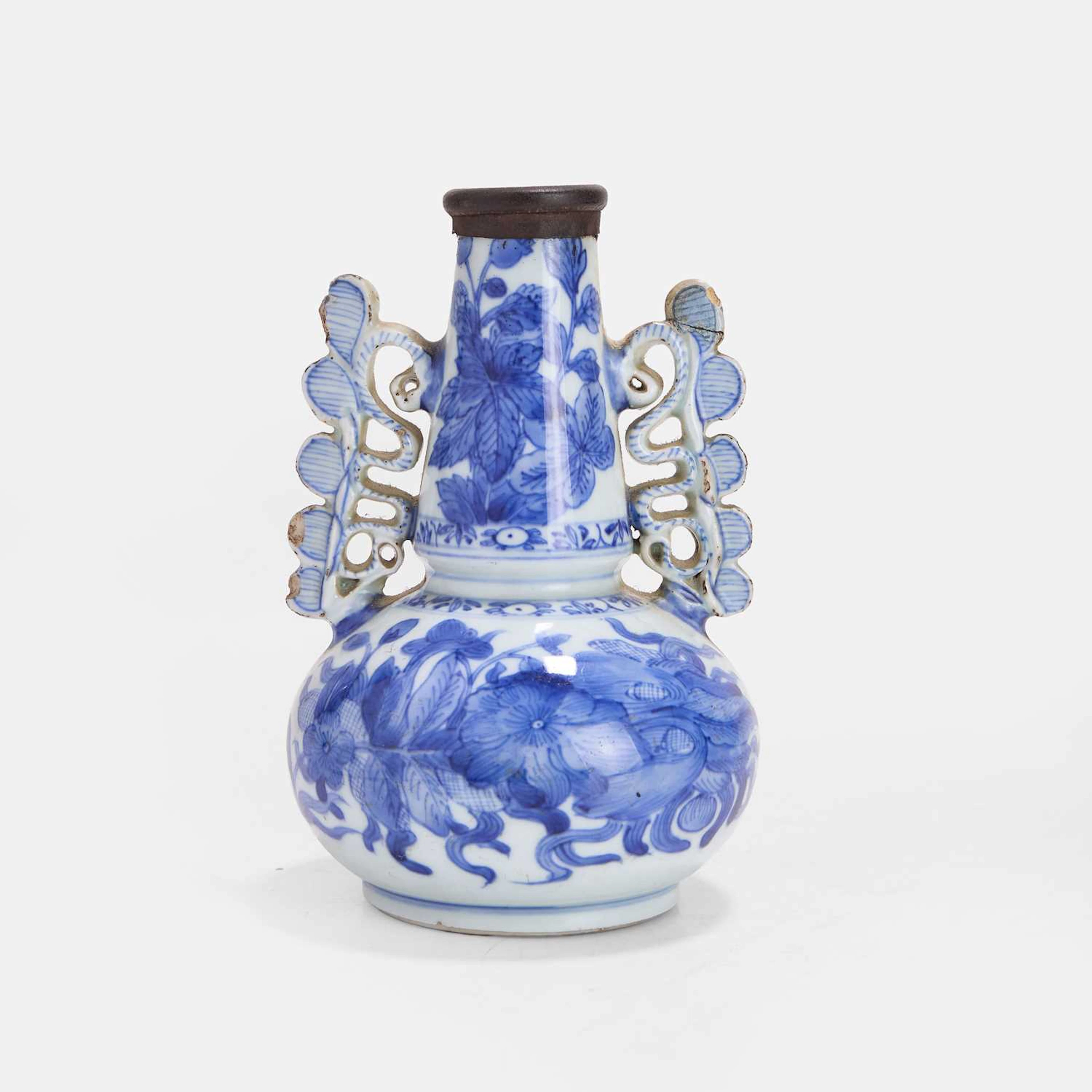 A Chinese blue and white Venetian-style vase Kangxi (1662-1722)