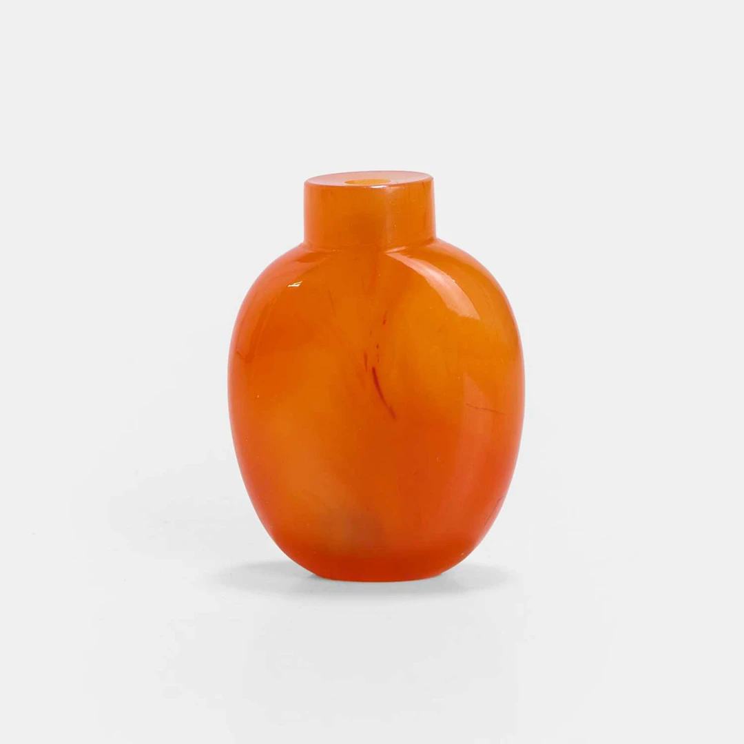 A Chinese agate snuff bottle Qing dynasty (1644-1911)