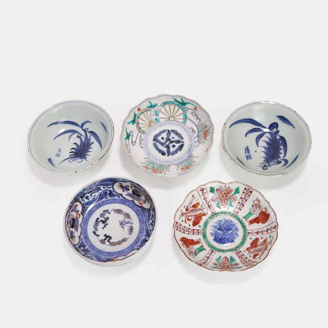 A collection of five Japanese porcelain saucers 18th-19th century