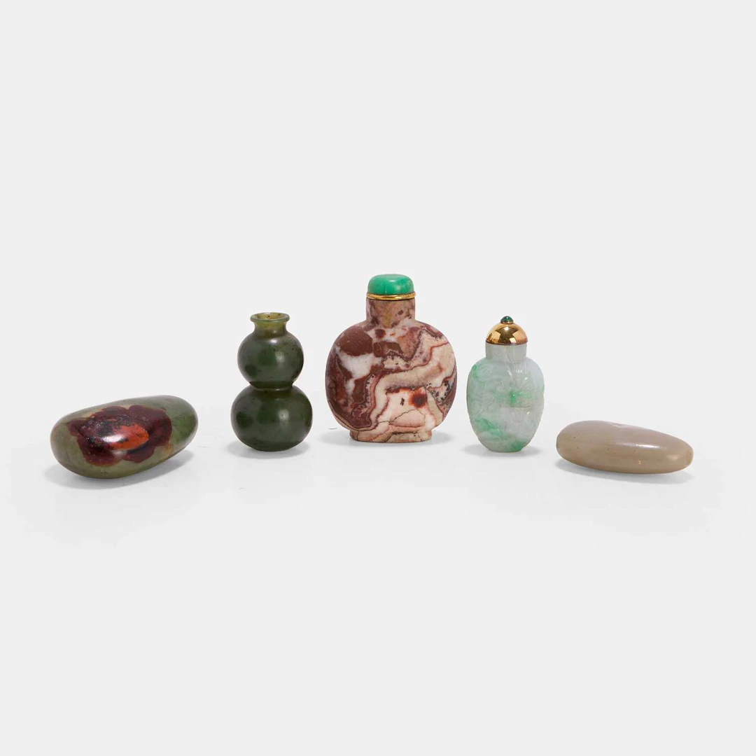 A collection of Chinese hardstone snuff bottles 19th-20th century