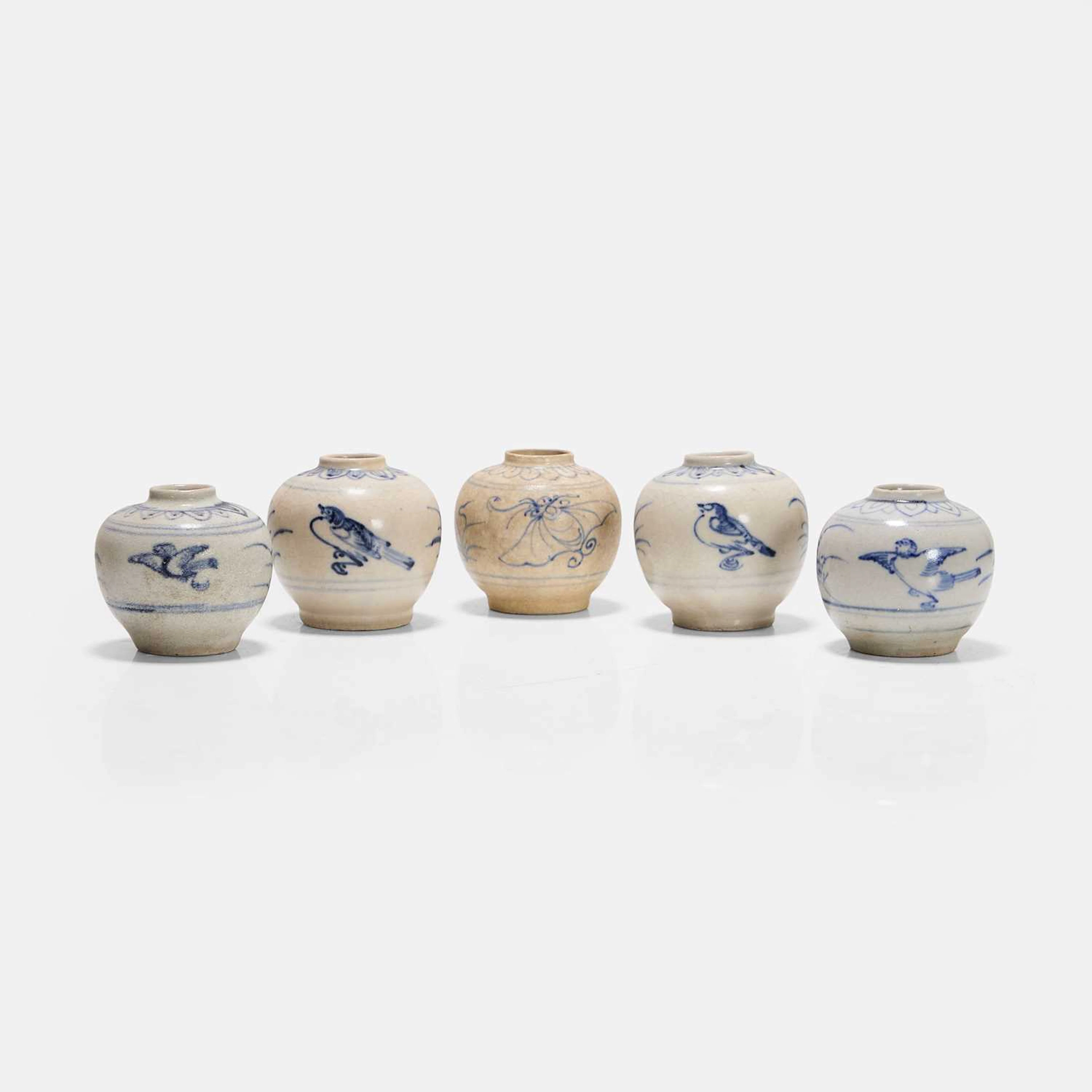A collection of five Vietnamese Hoi An Hoard blue and white jarlets