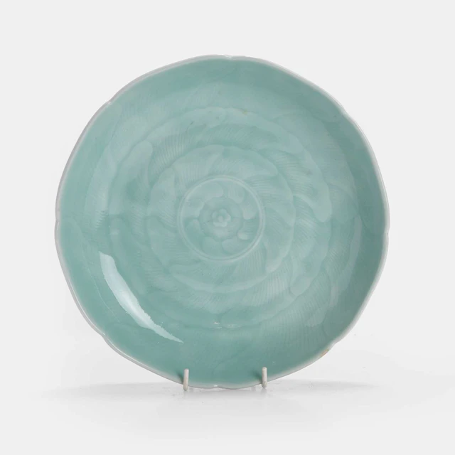 A Chinese celadon-glazed dish 18th-19th century