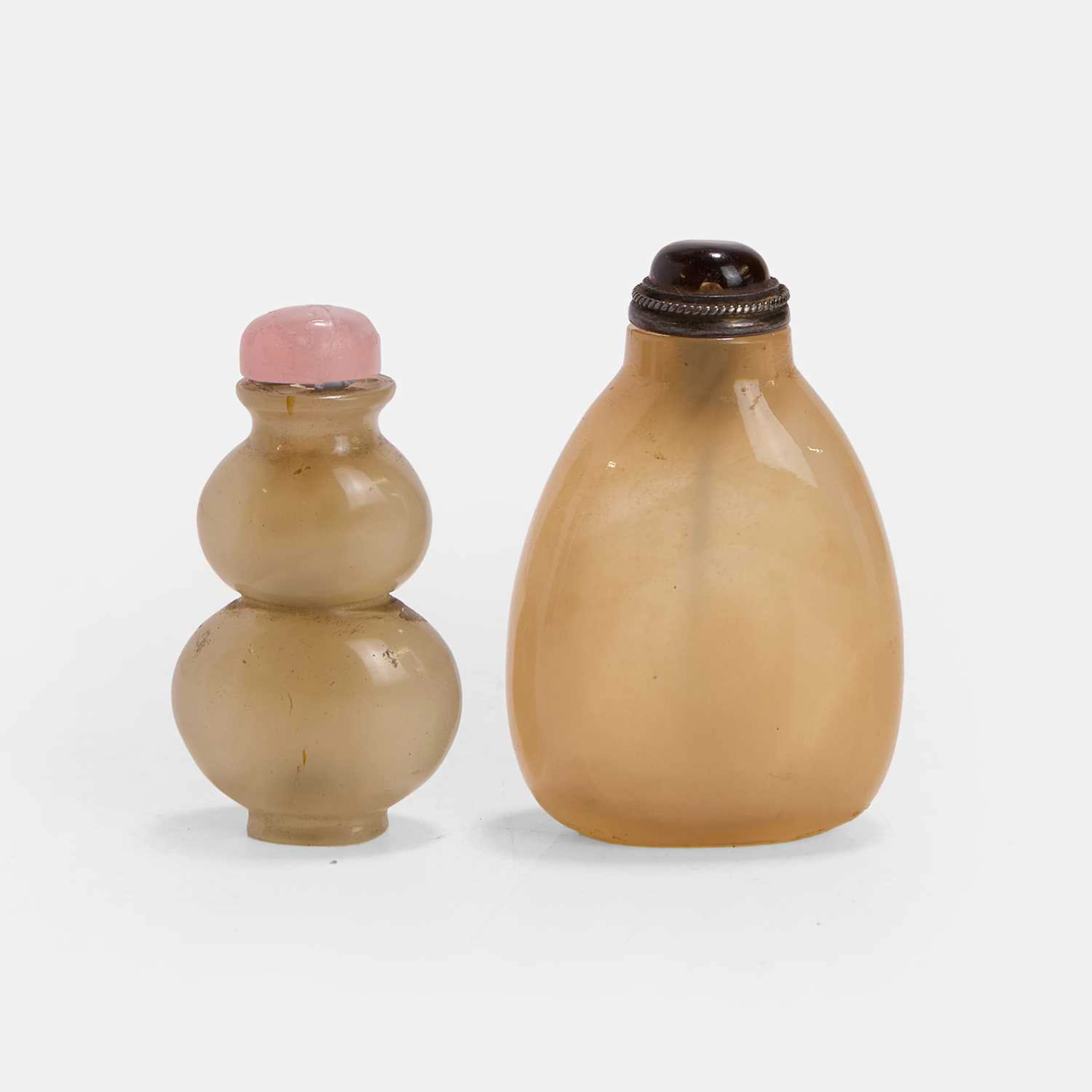 Two Chinese quartz snuff bottles late Qing dynasty