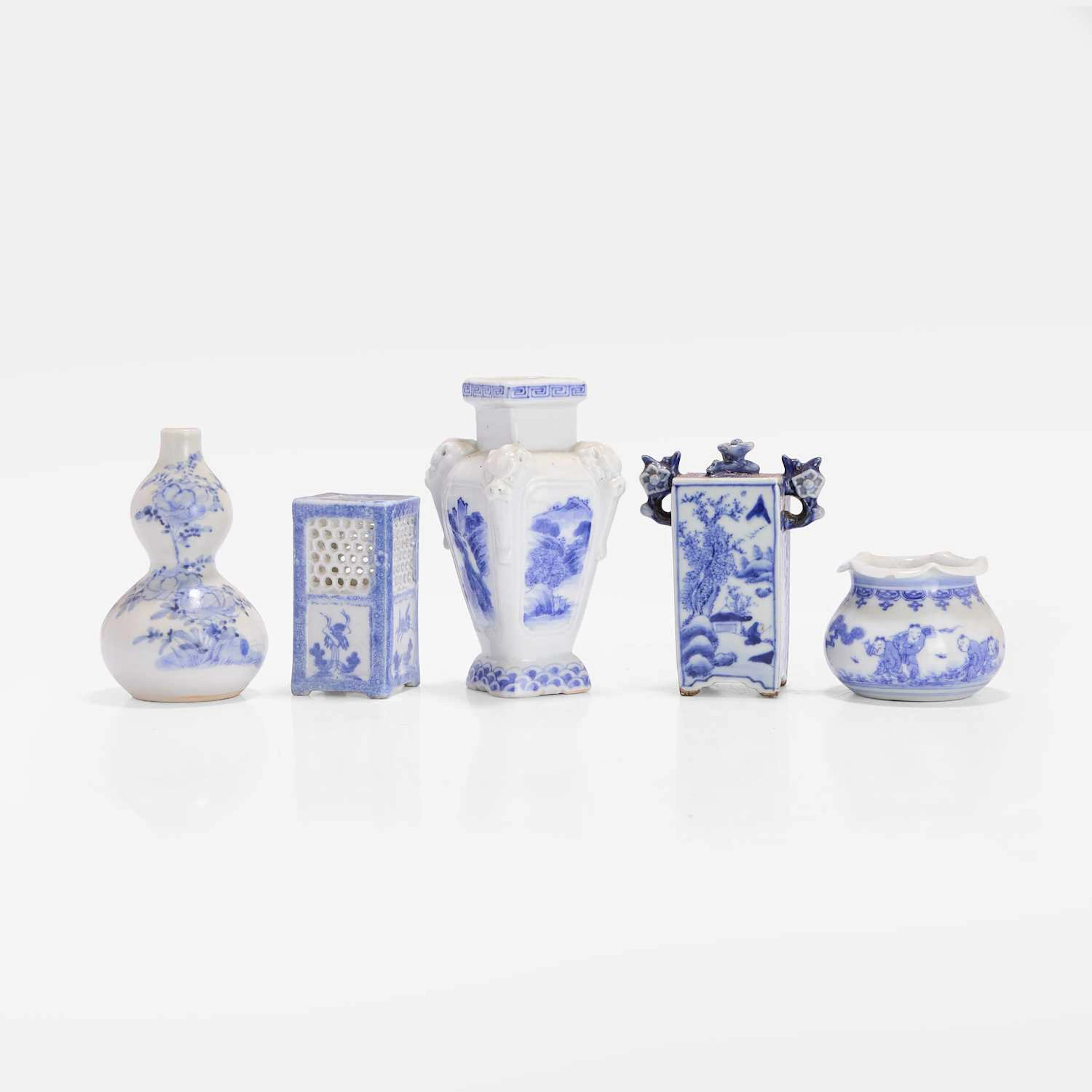 A collection of Japanese blue and white 19th-20th century