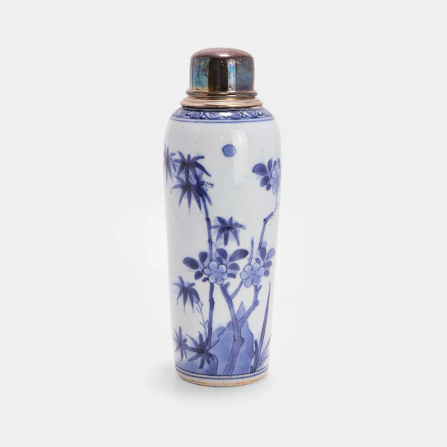 A Chinese blue and white vase Shunzhi (1644-1661)