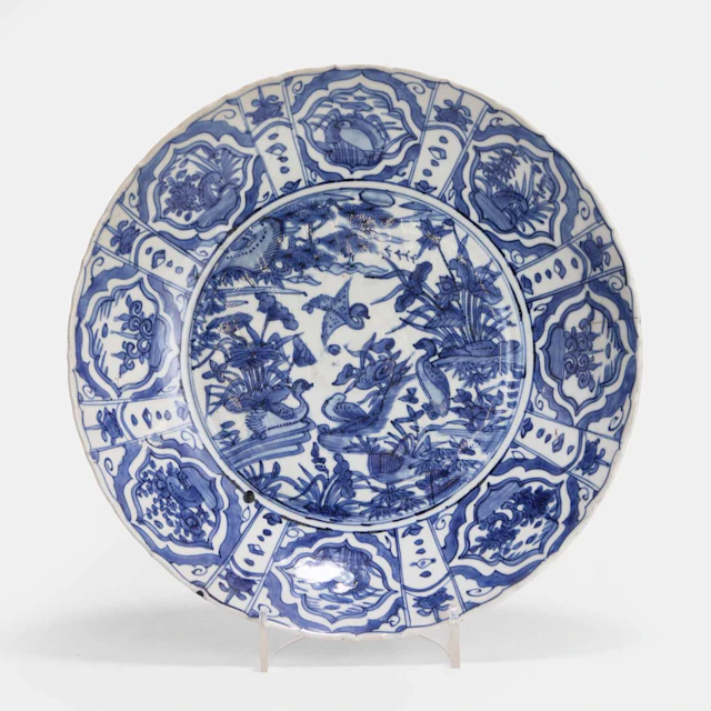 A Chinese Kraak blue and white charger Wanli (1573-1620)