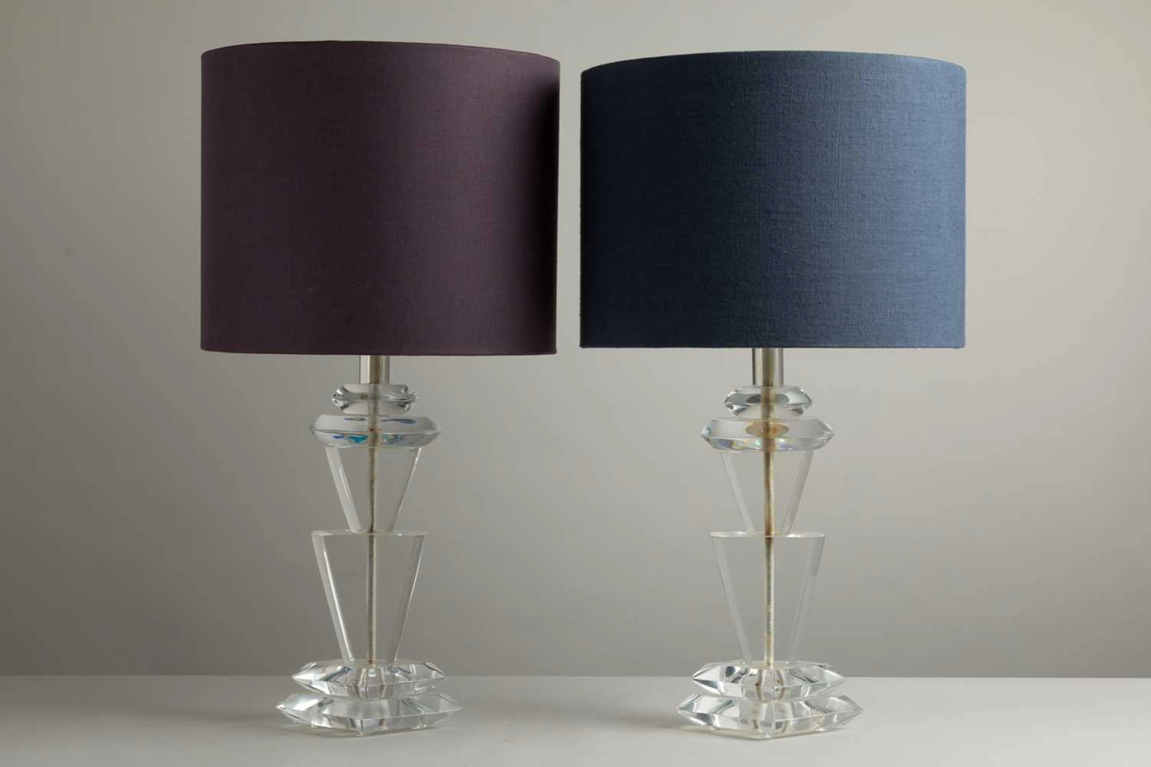A pair of sculptural Lucite table lamps