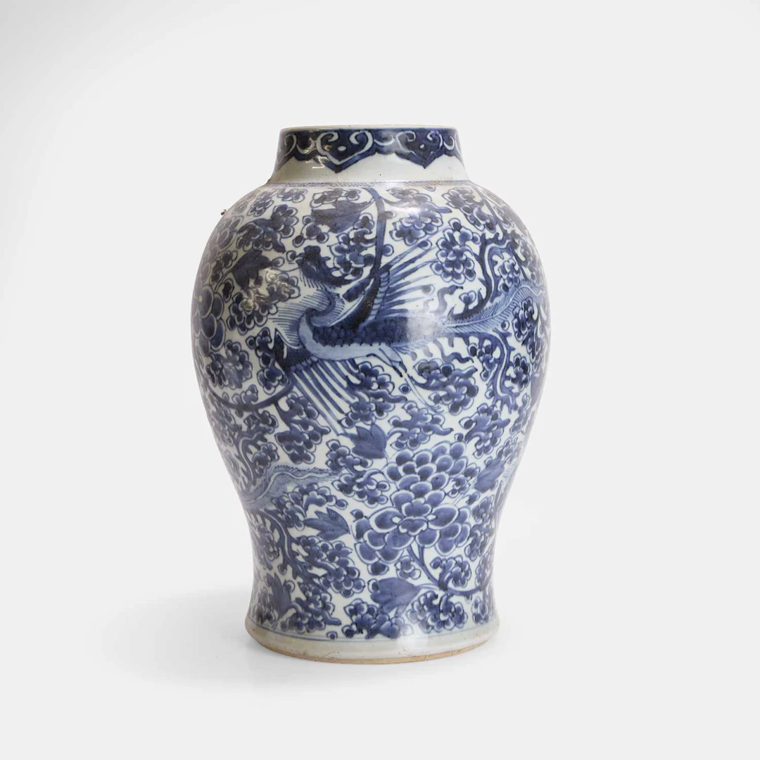 A Chinese blue and white vase Kangxi (1662-1722)
