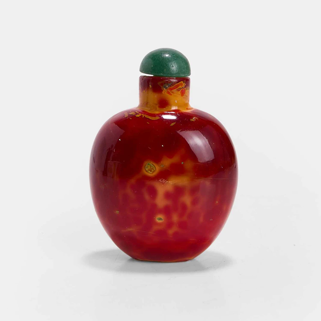 A Chinese realgar glass snuff bottle 18th-19th century