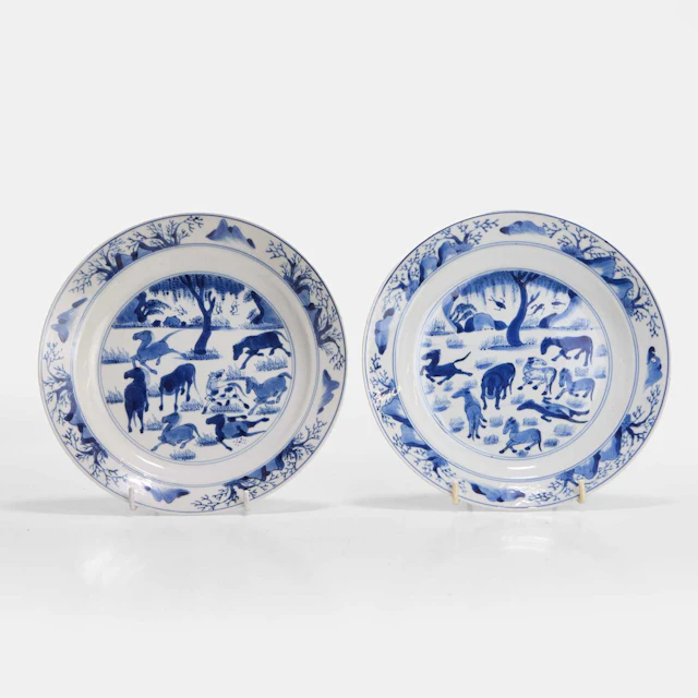 A pair of Chinese blue and white dishes Kangxi (1662-1722)