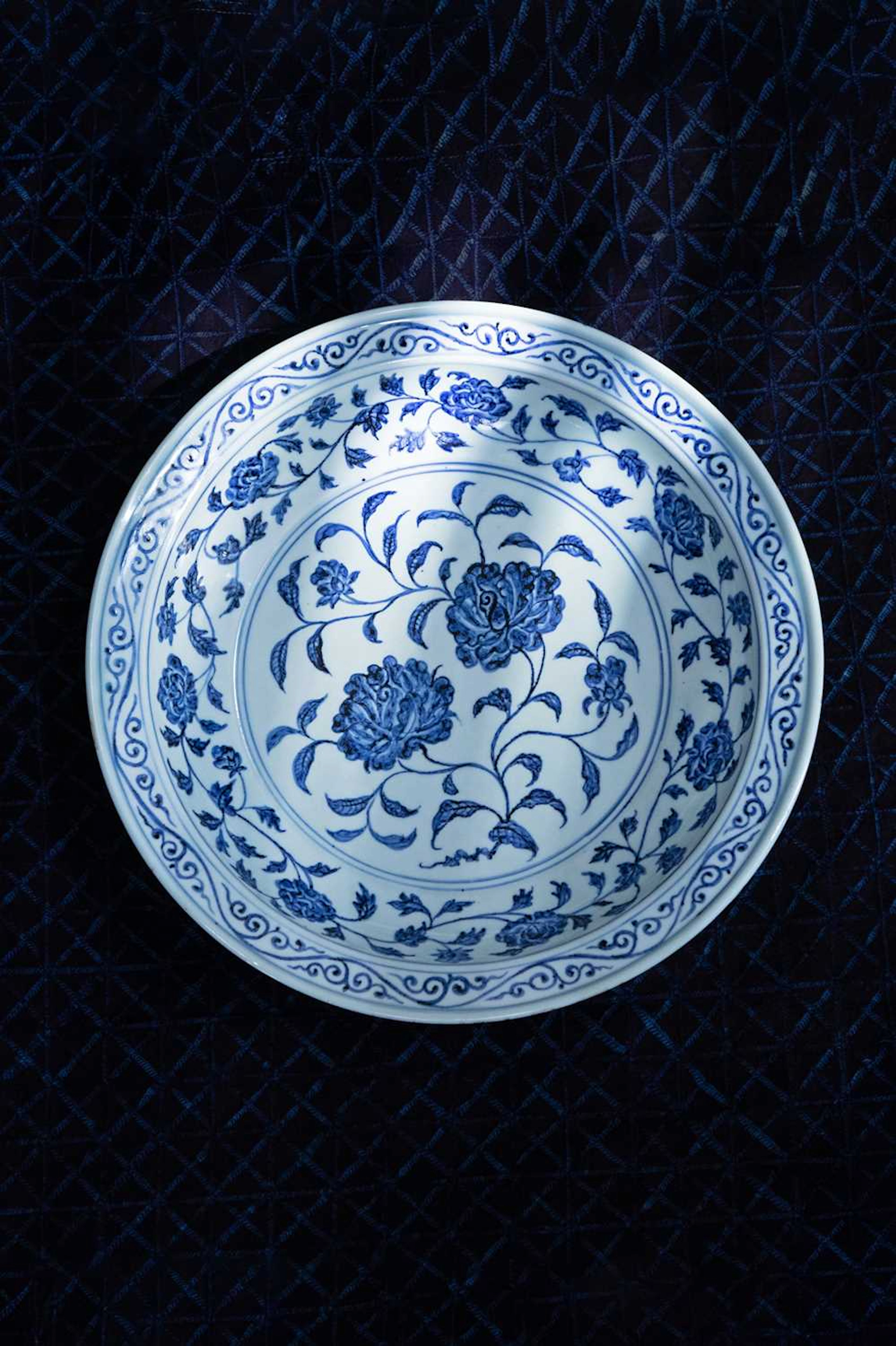 A rare large Chinese blue and white dish Yongle (1403-1424)