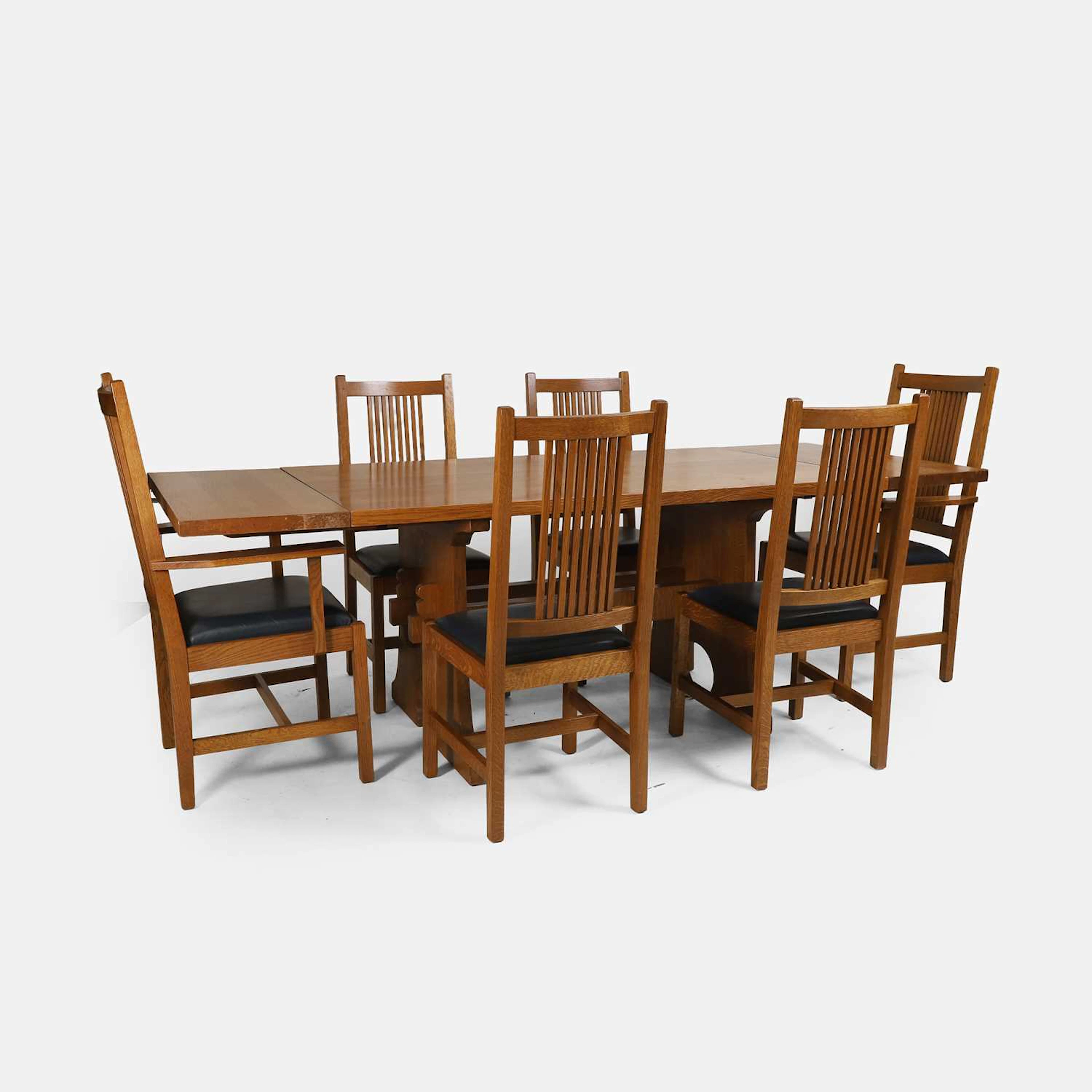 Stickley Furniture a 'Keyhole Trestle' dining suite