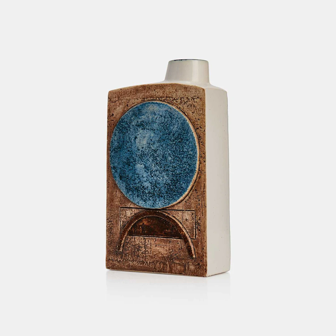 Avril Bennett for Troika Pottery a 'Chimney' vase
