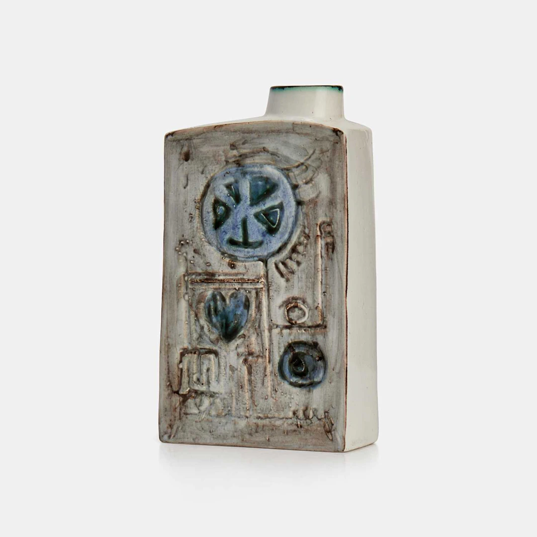 Benny Sirota for Troika Pottery a 'Chimney' vase