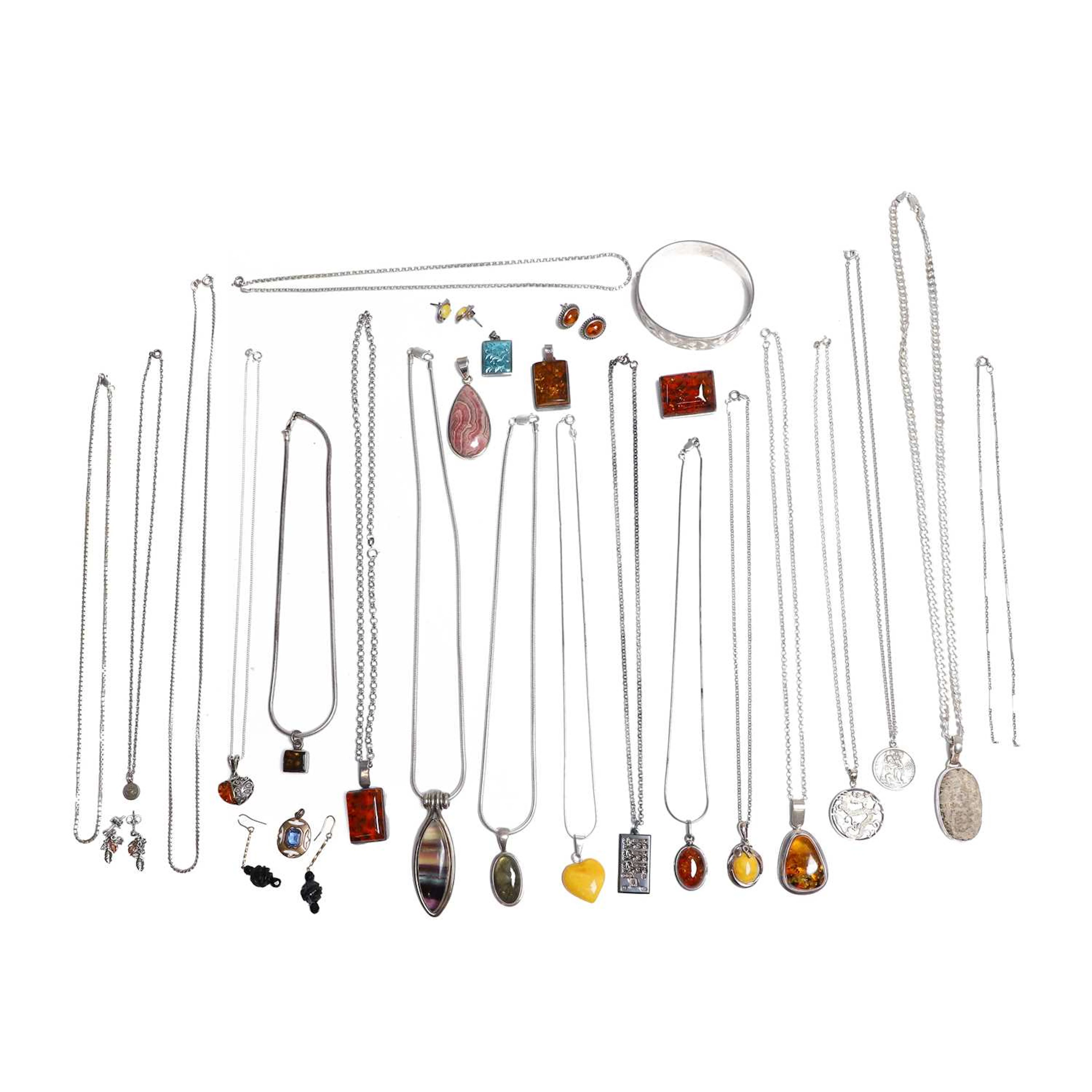 A collection of silver and gilt metal jewellery