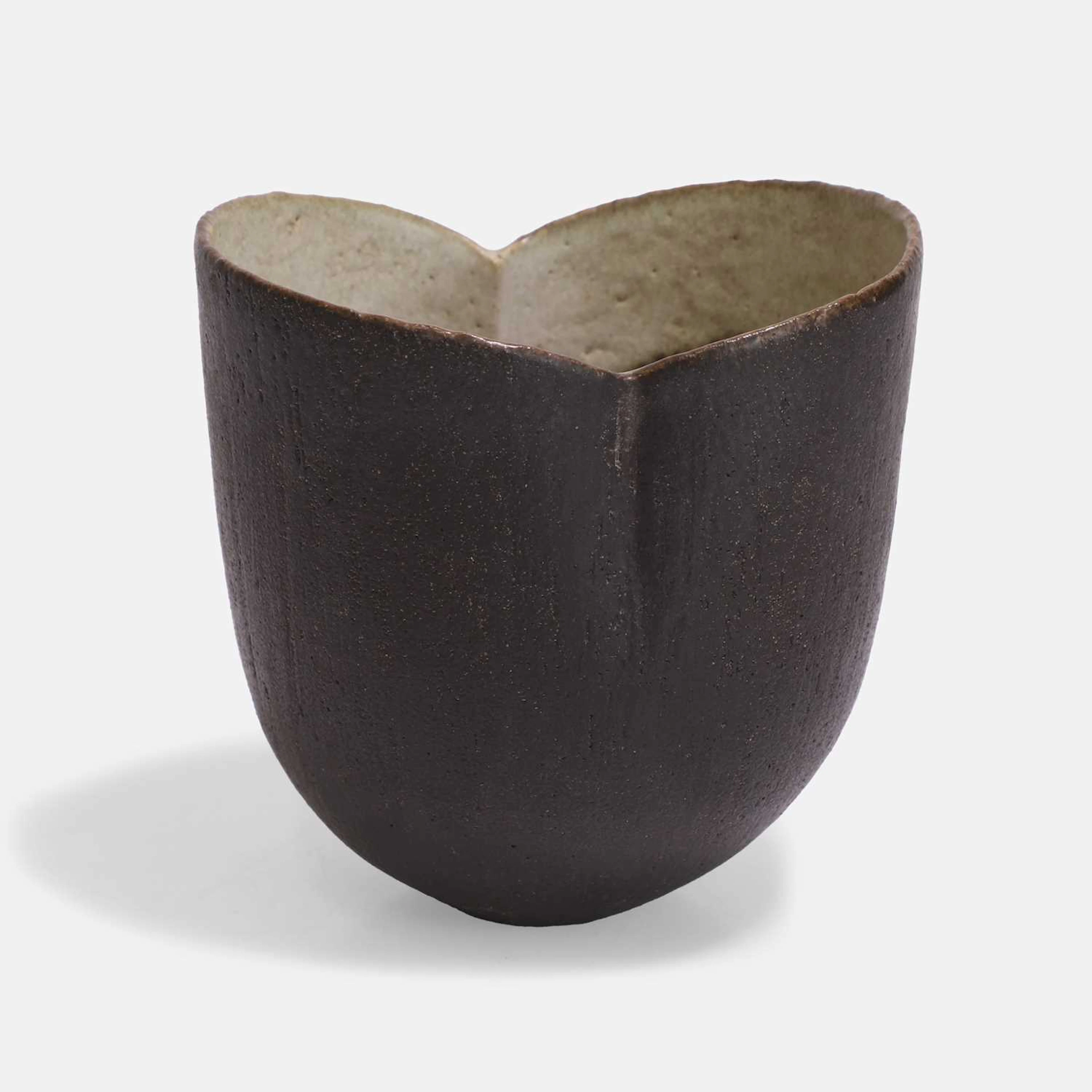 ▲ John Ward (British, 1938-2023) a 'Tulip' vase