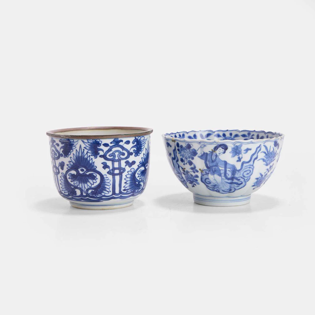 Two Chinese blue and white bowls Kangxi (1662-1722)