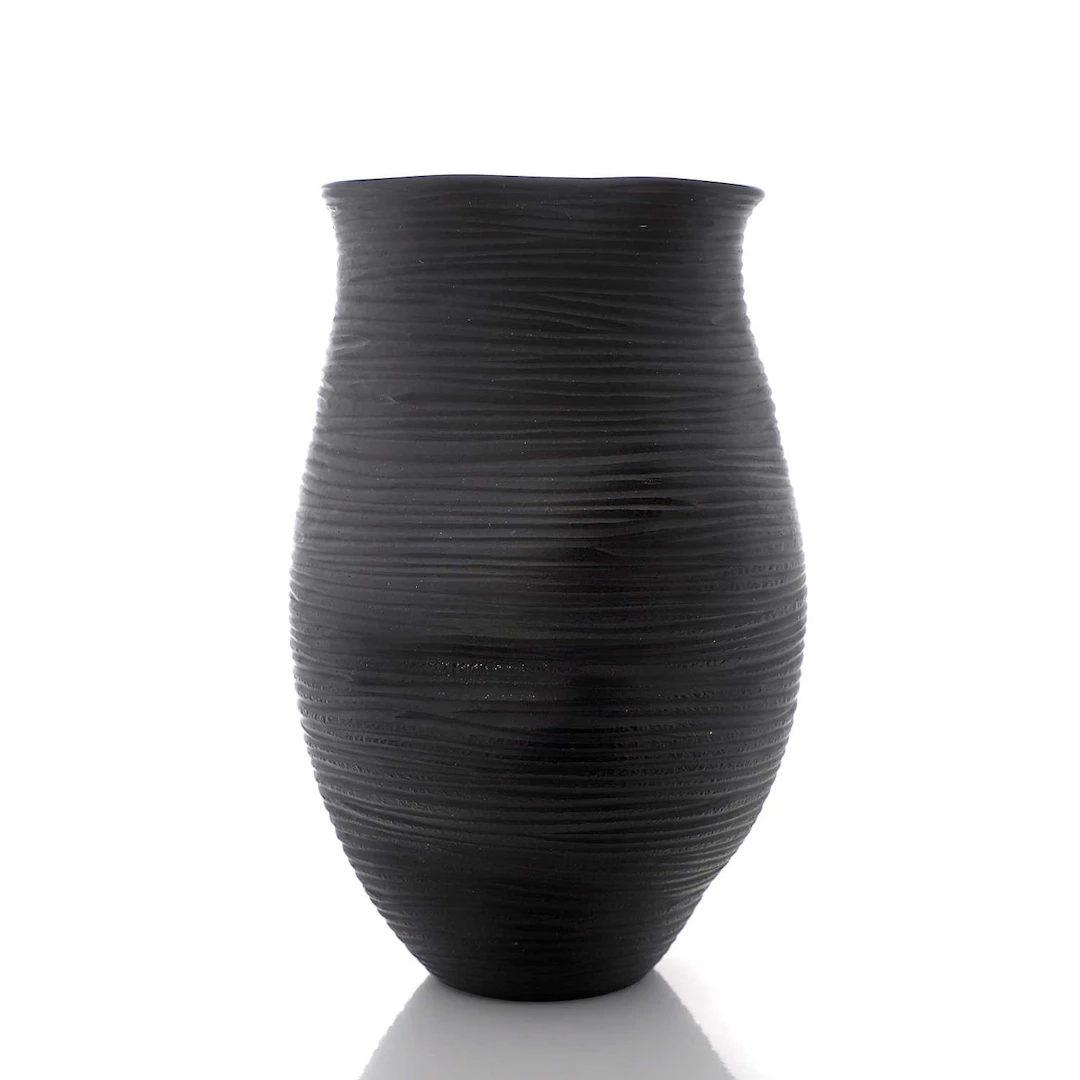▲ Marianne Buus (Danish, b.1967) a vase