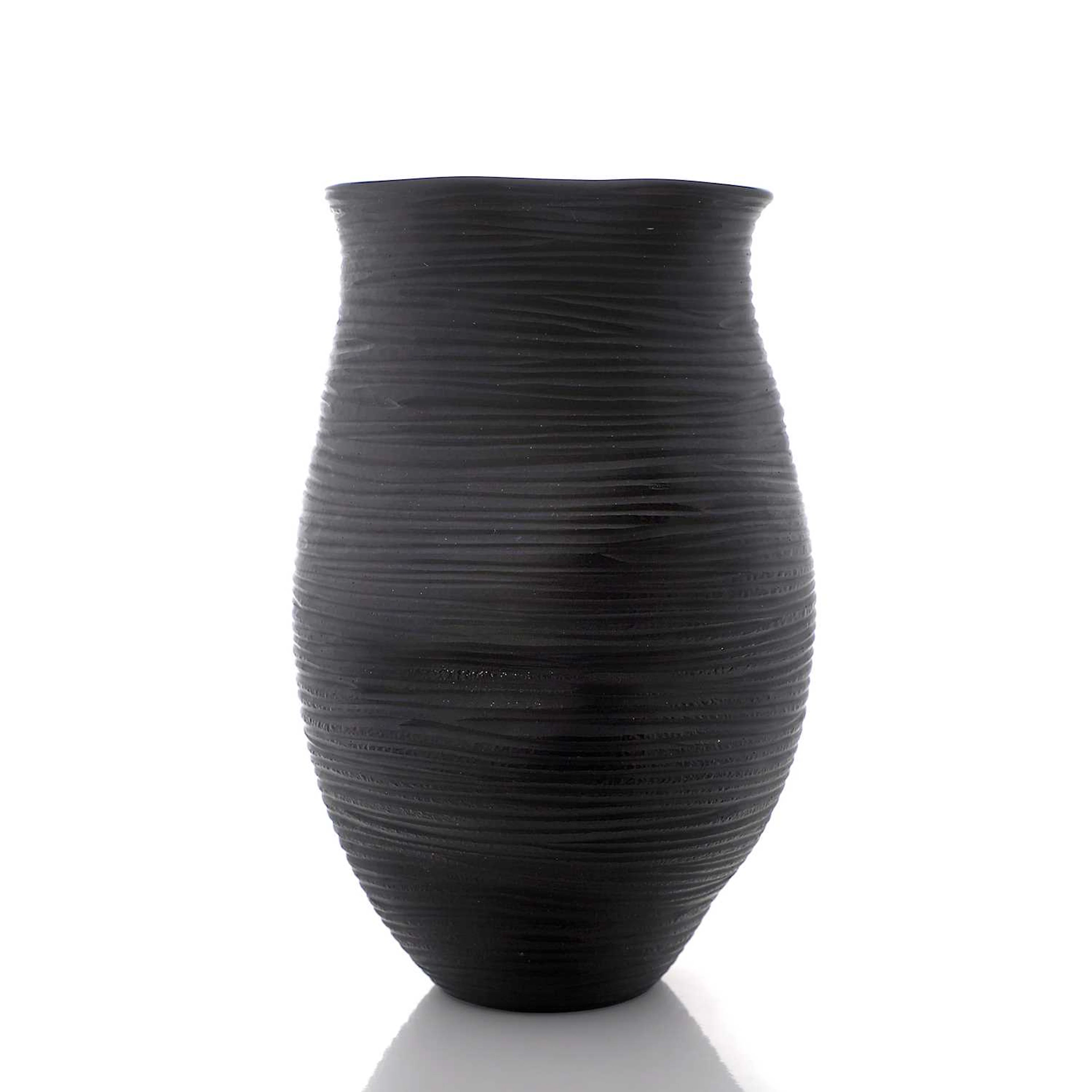 ▲ Marianne Buus (Danish, b.1967) a vase