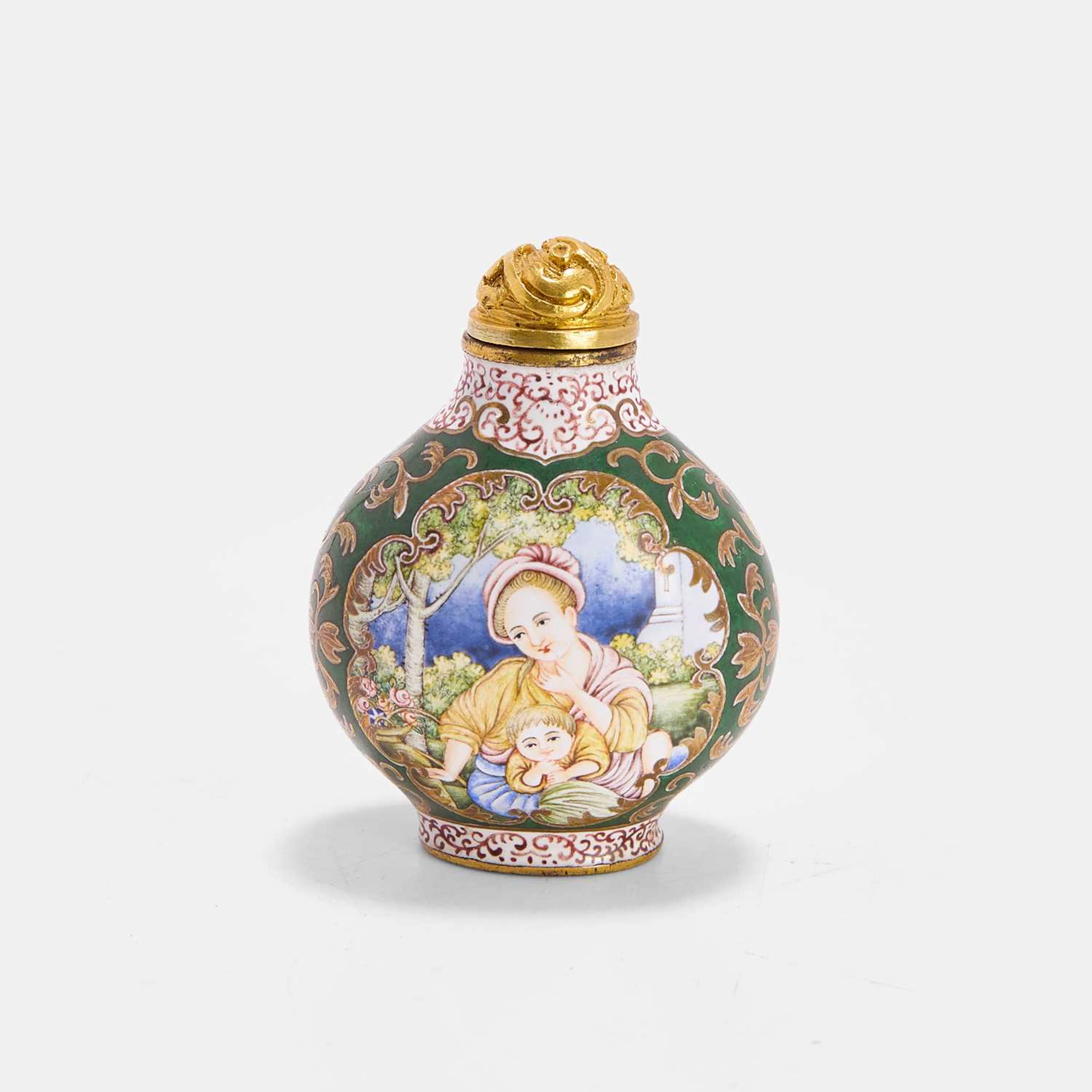 A Chinese Beijing-enamel European-subject snuff bottle Qing dynasty