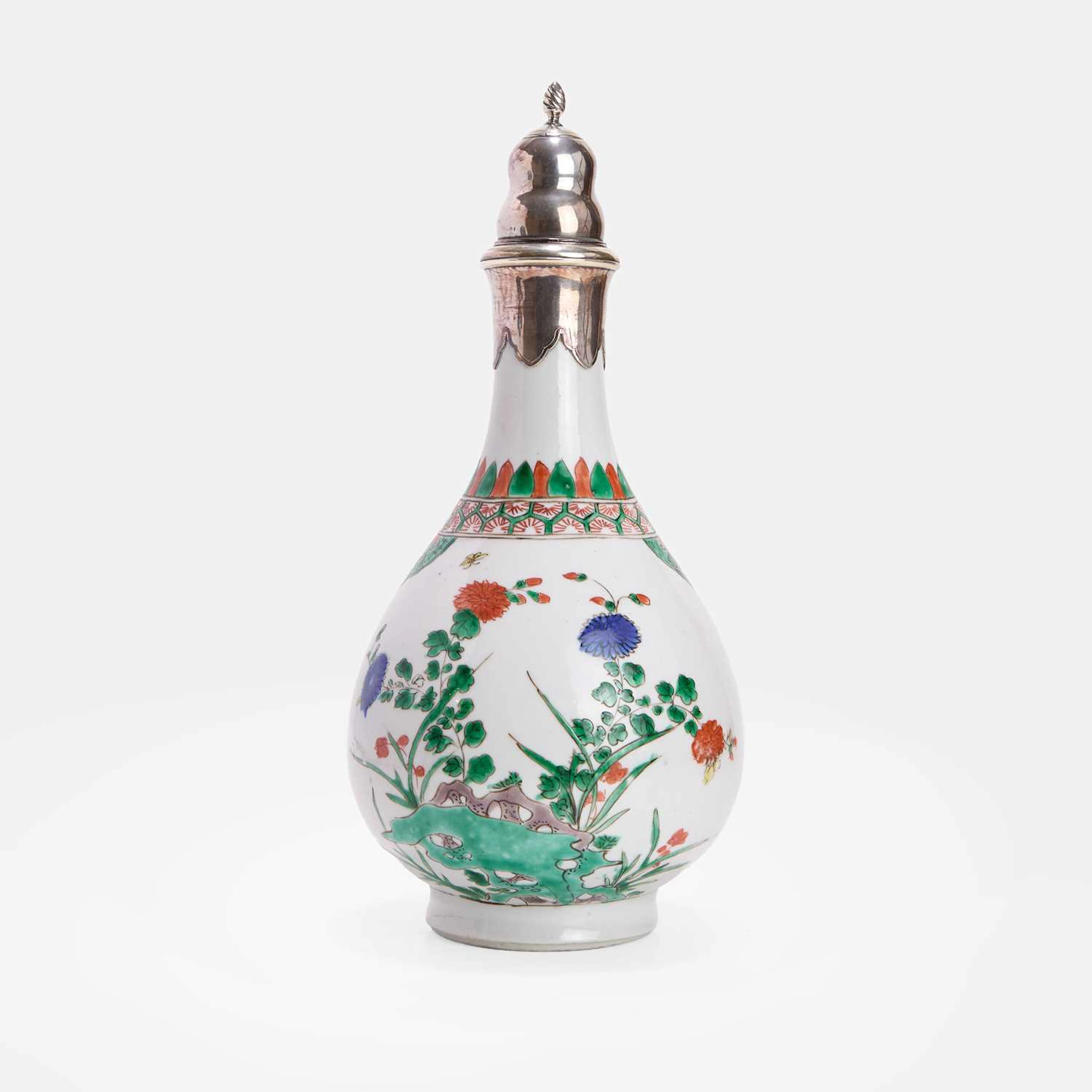 A Chinese wucai vase Kangxi (1662-1722)