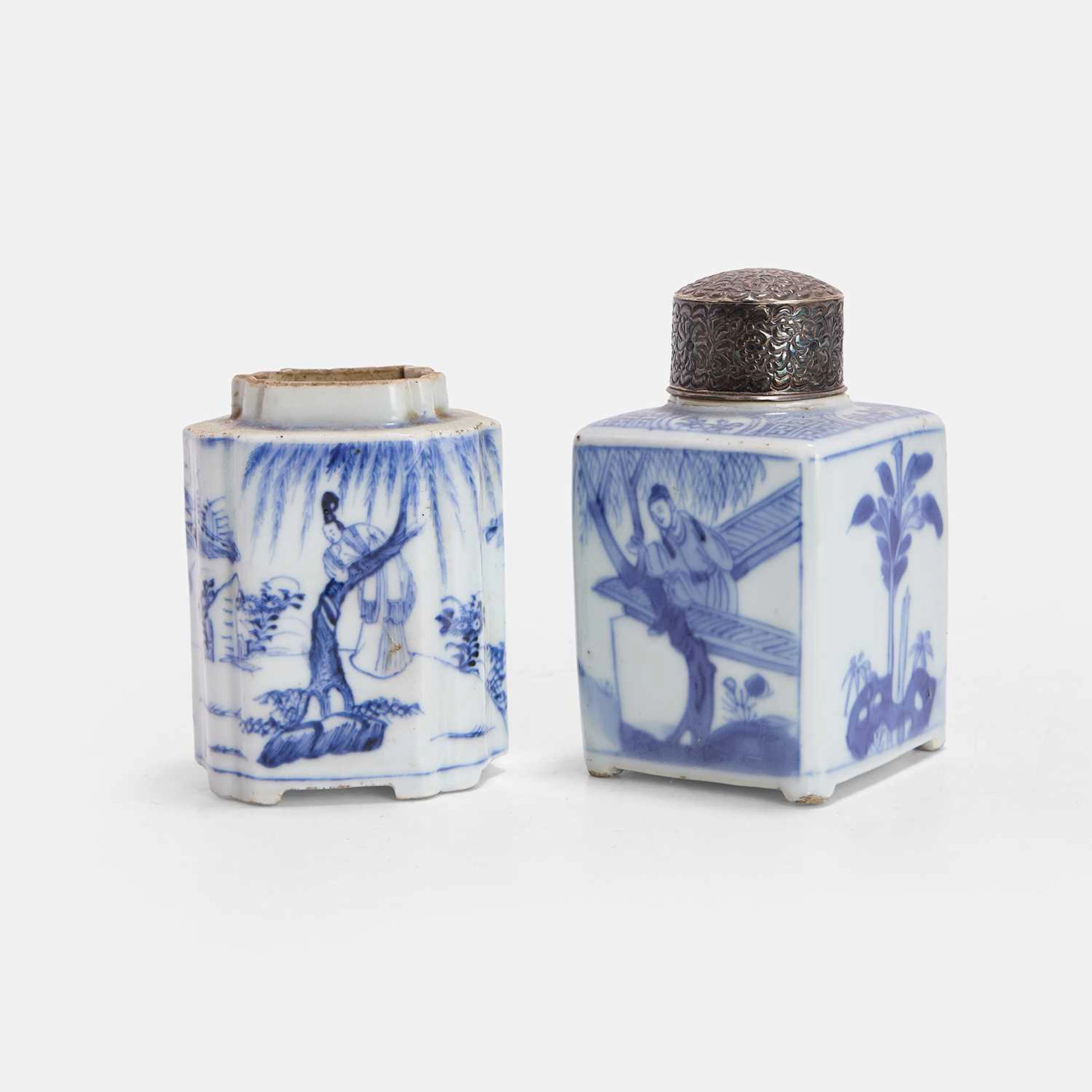 Two Chinese blue and white tea caddies Kangxi (1662-1722)