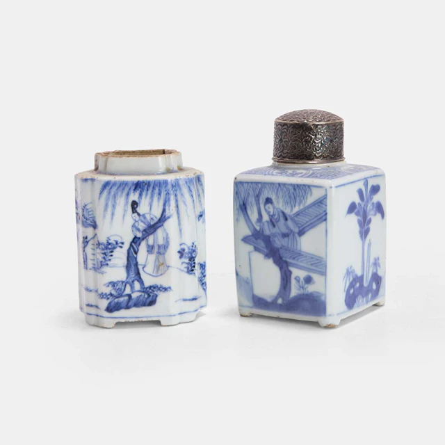 Two Chinese blue and white tea caddies Kangxi (1662-1722)