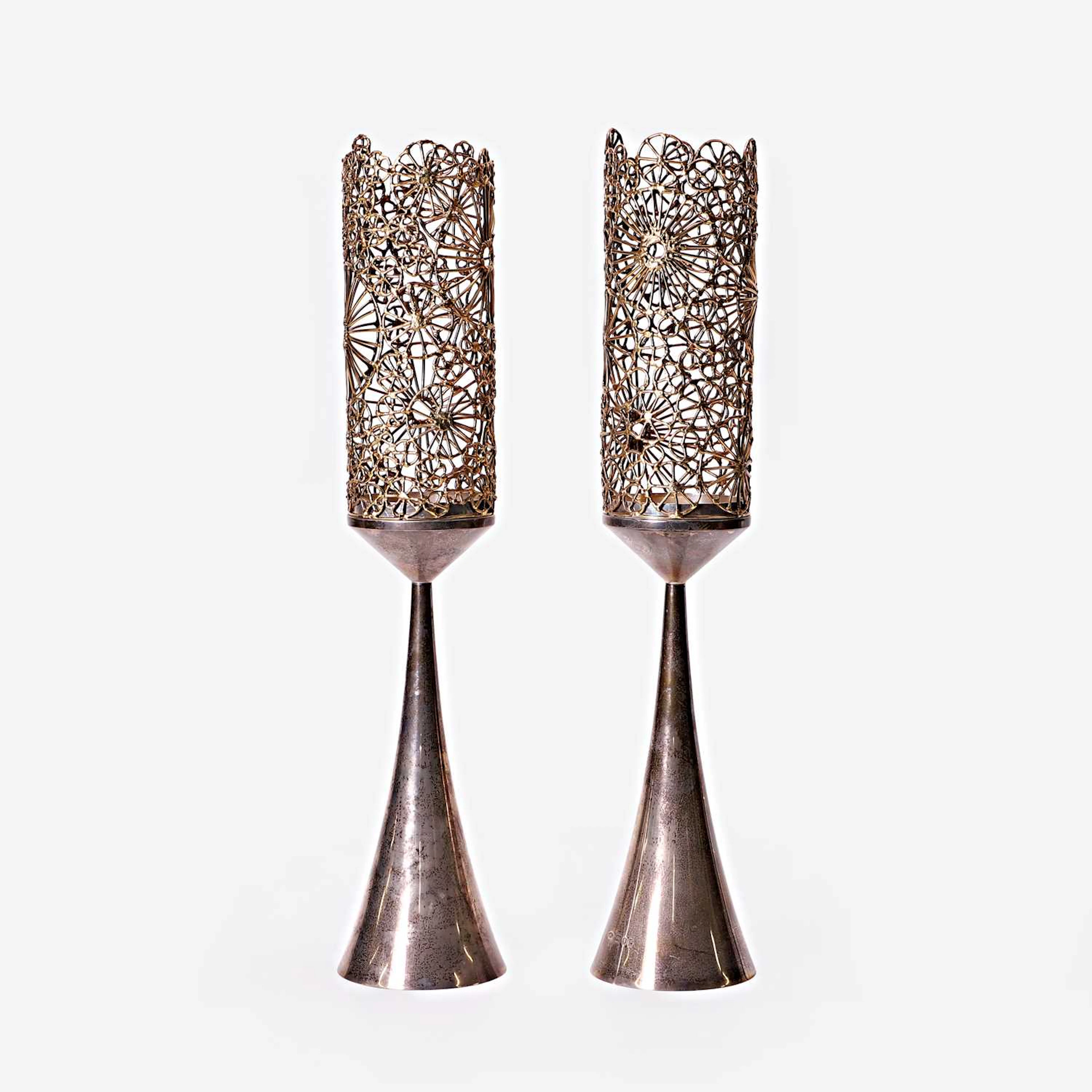 ▲ Stuart Devlin (Australian-British, 1931-2018) a pair of silver and