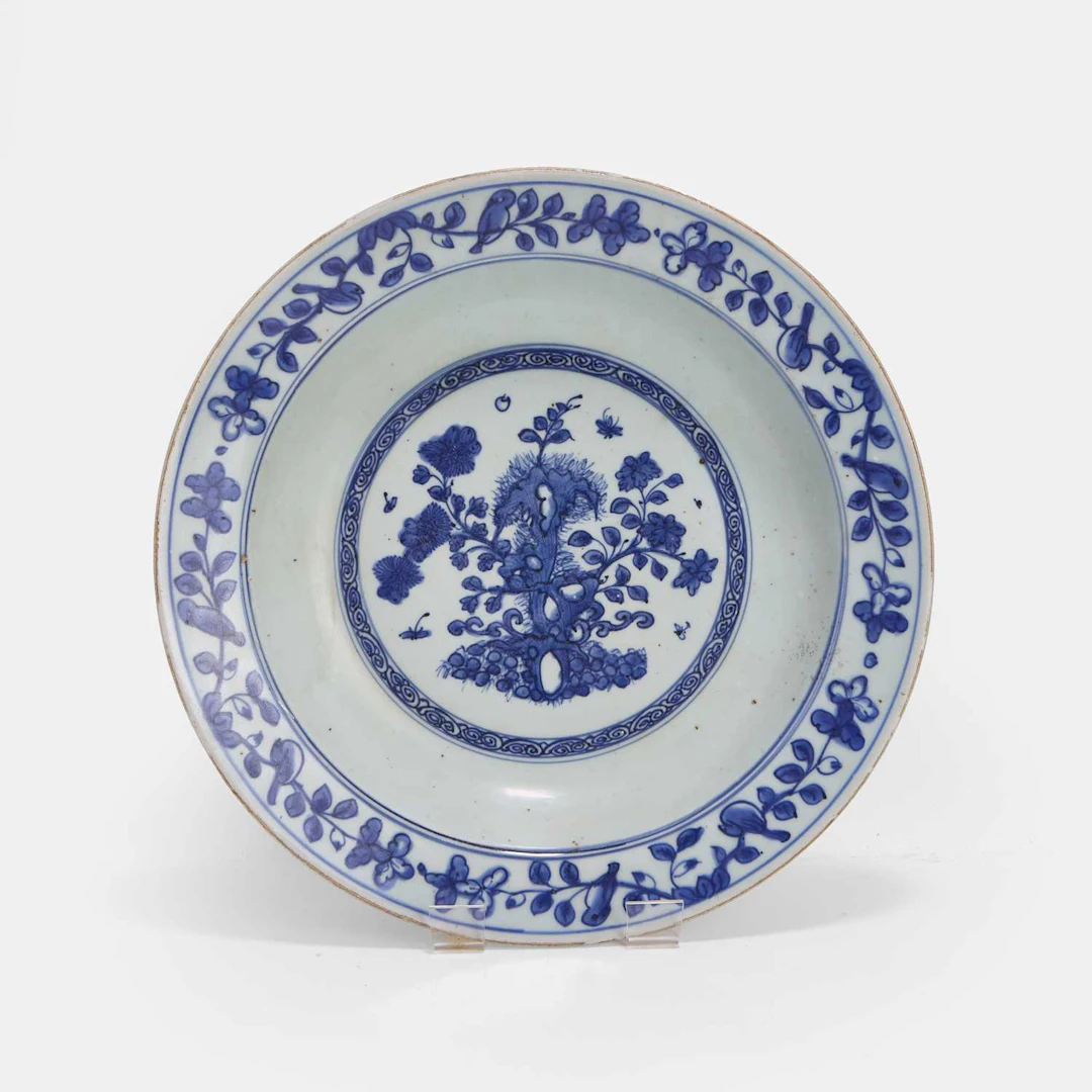 A Chinese blue and white plate late Ming dynasty