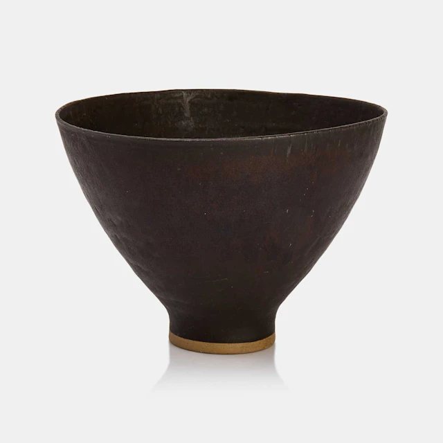 ▲ Dame Lucie Rie (Austrian, 1902-1995) a footed bowl