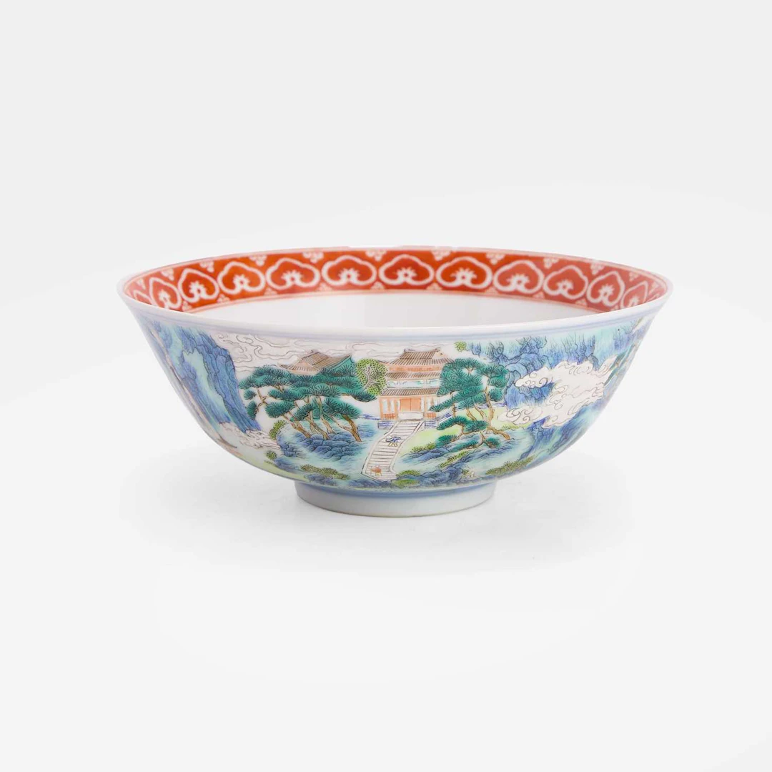 A Chinese famille rose bowl Jiaqing (1796-1820)