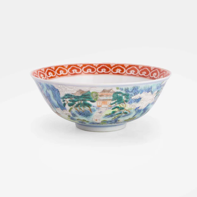 A Chinese famille rose bowl Jiaqing (1796-1820)