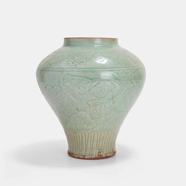 A Chinese celadon-glazed jar Ming dynasty (1368-1644)