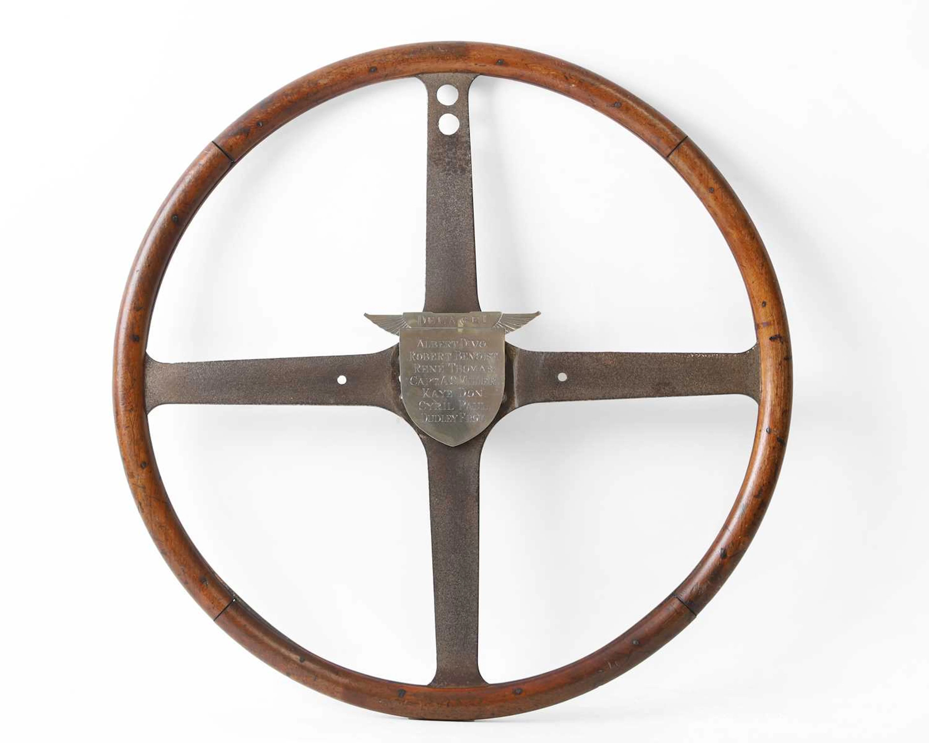 The original 'Delage 1' walnut steering wheel
