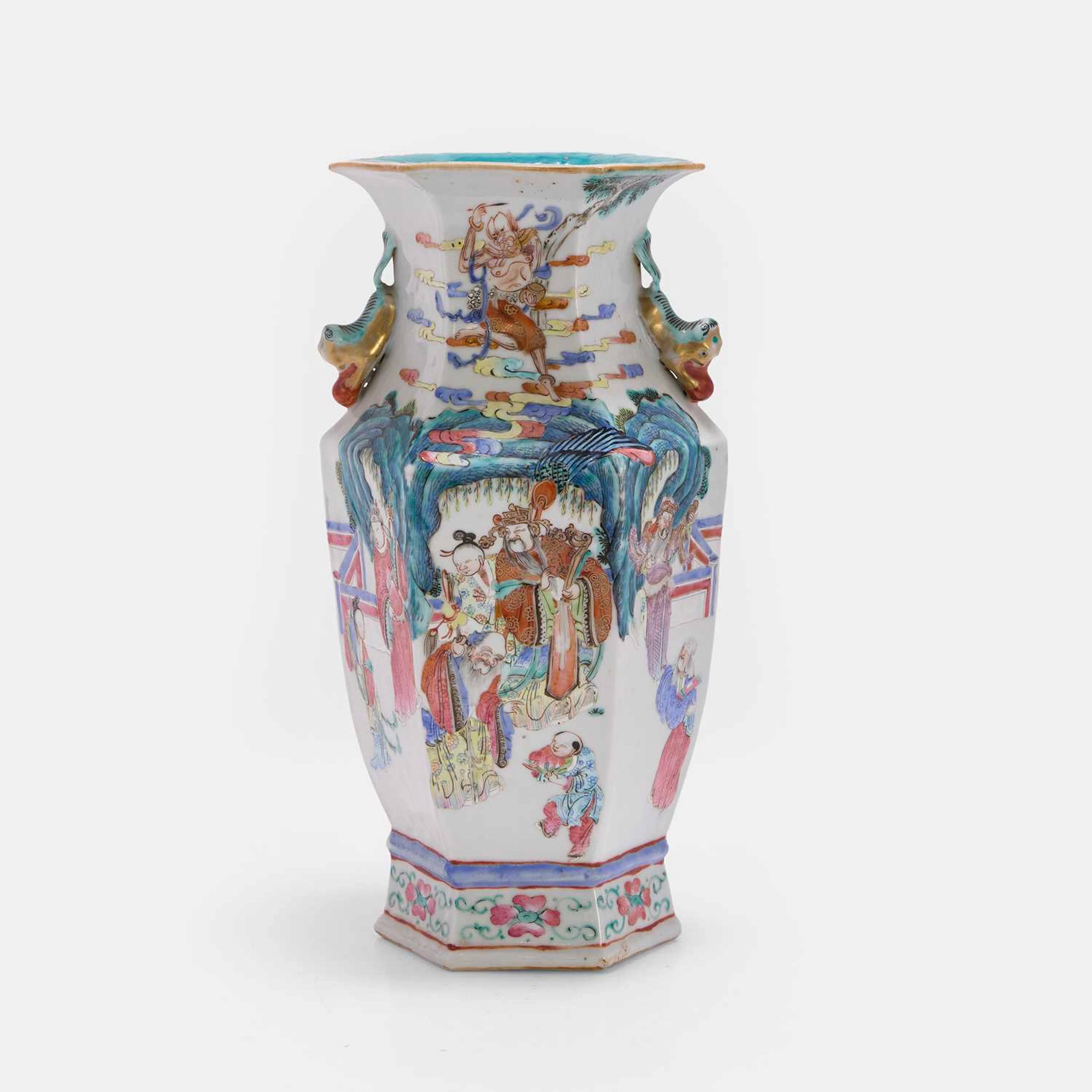 A Chinese famille rose vase Daoguang (1821-1850)