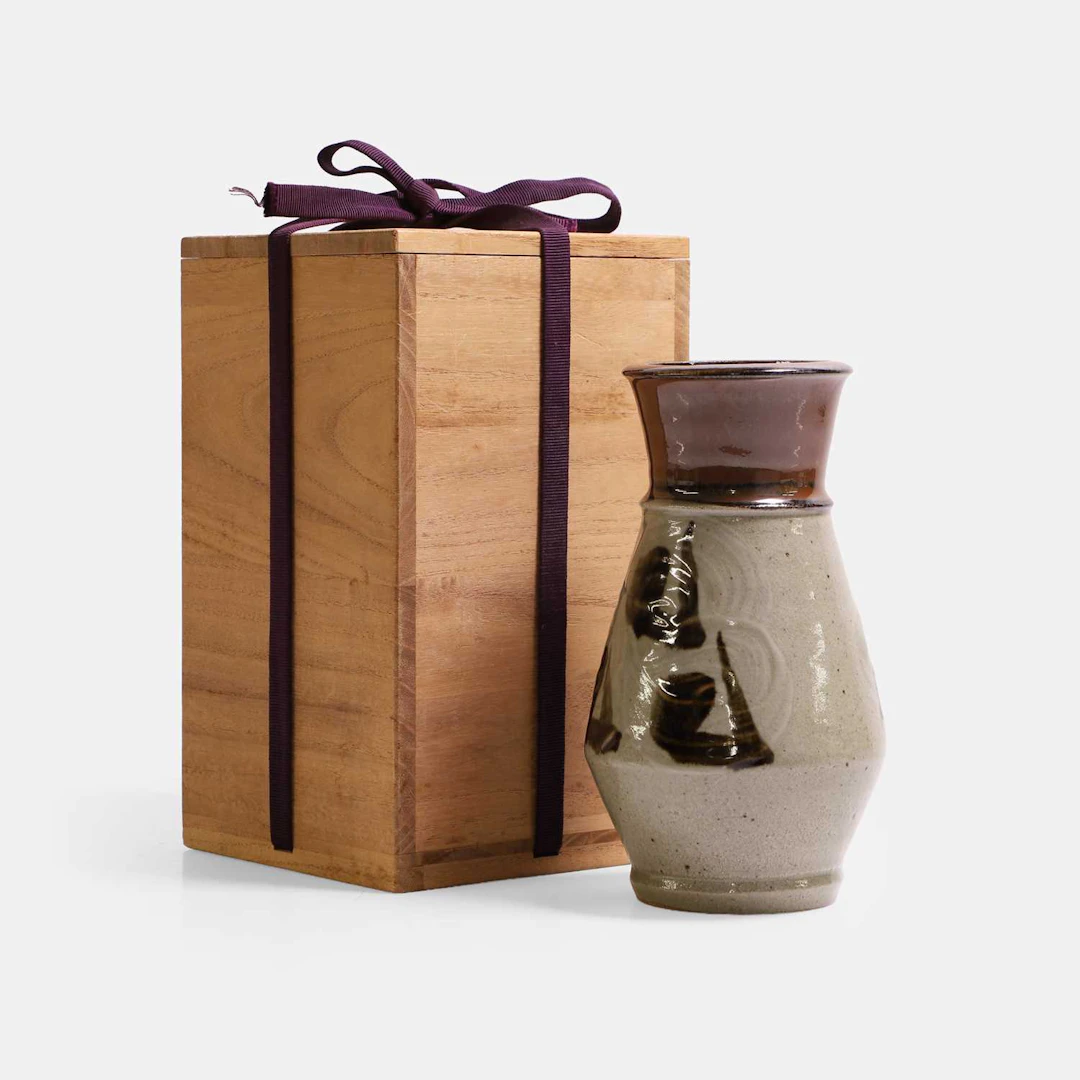 Shinsaku Hamada (Japanese, 1929-2023) a vase