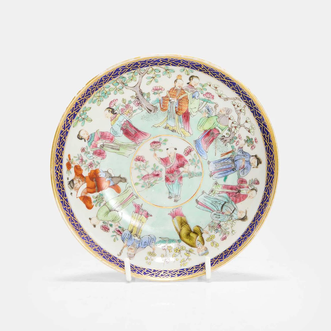 A Chinese famille rose saucer Tongzhi (1862-1874)