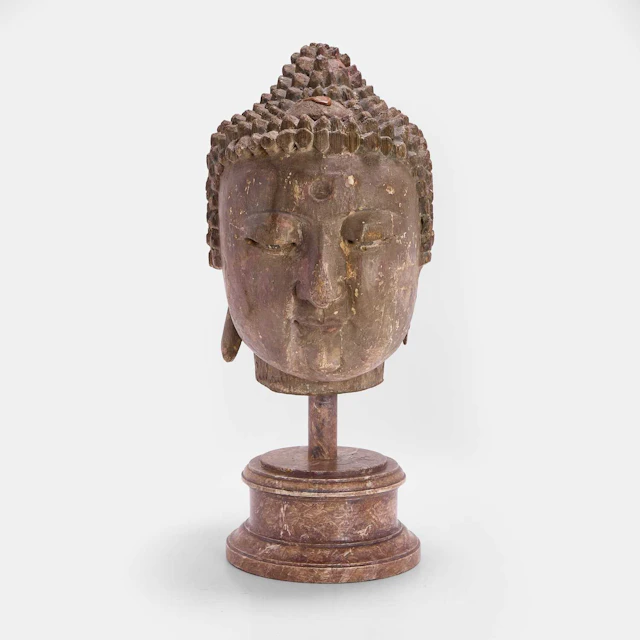 A Chinese wood carving 19th-20th century