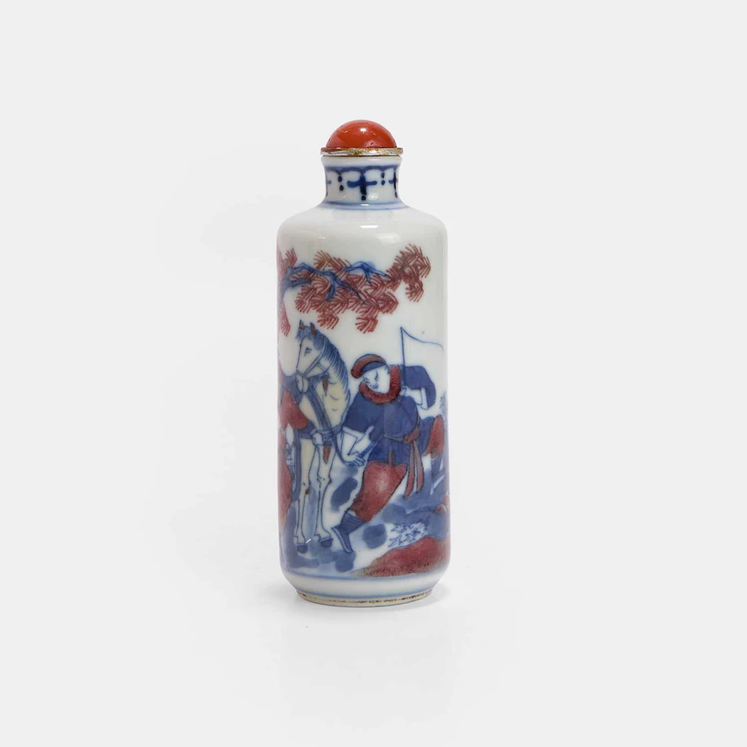 A Chinese copper-red and underglaze-blue snuff bottle late Qing dynasty