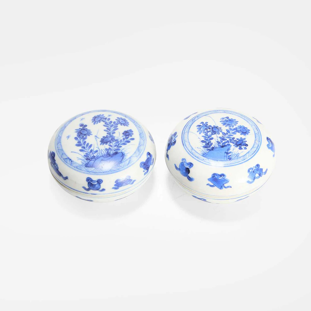 A pair of Chinese blue and white boxes and covers Kangxi (1662-1722)