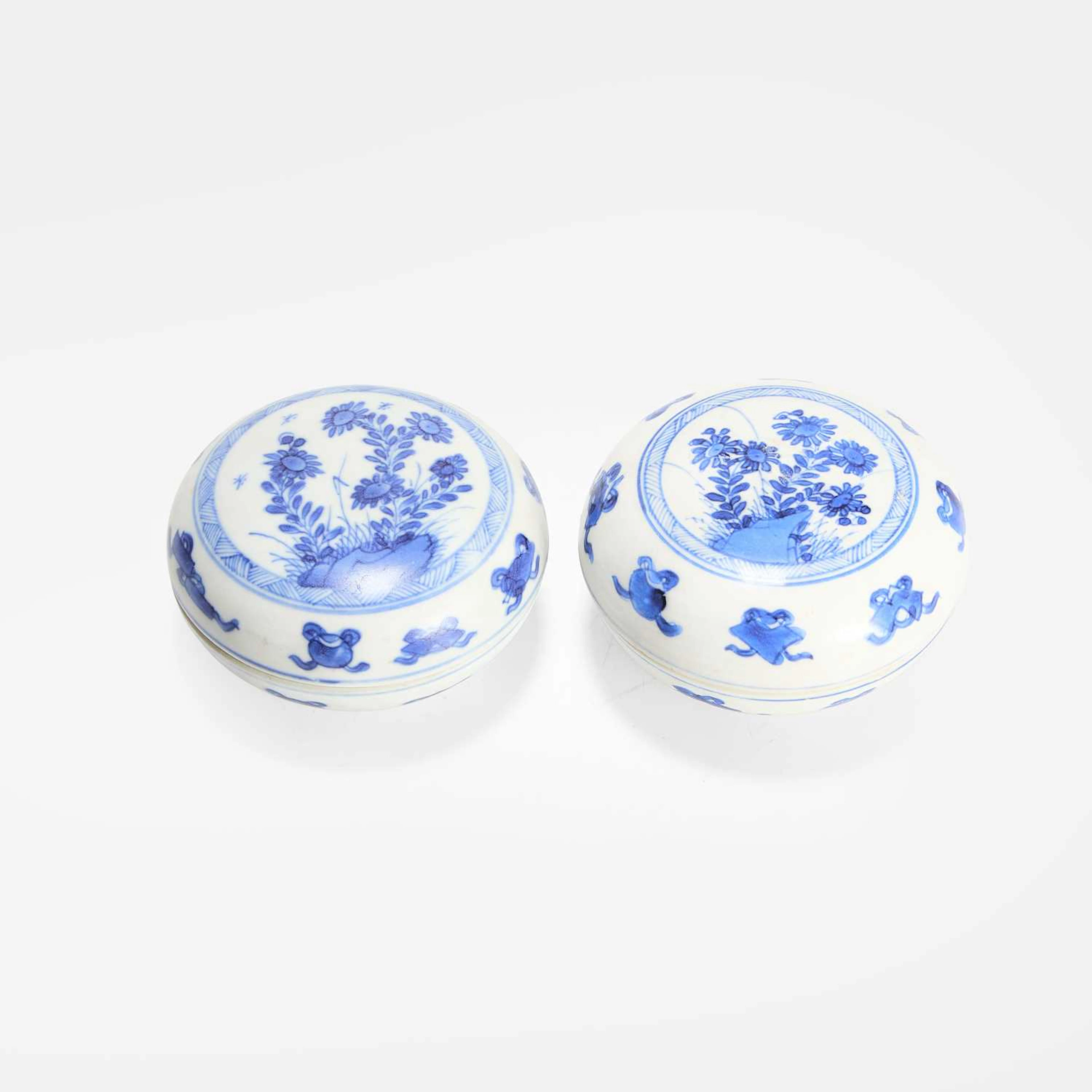 A pair of Chinese blue and white boxes and covers Kangxi (1662-1722)