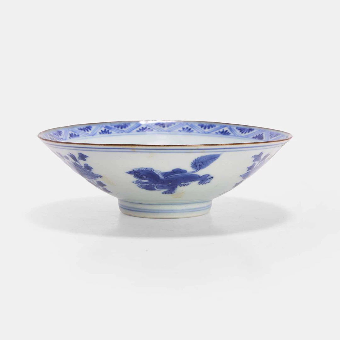 A Chinese blue and white bowl Kangxi (1662-1722)