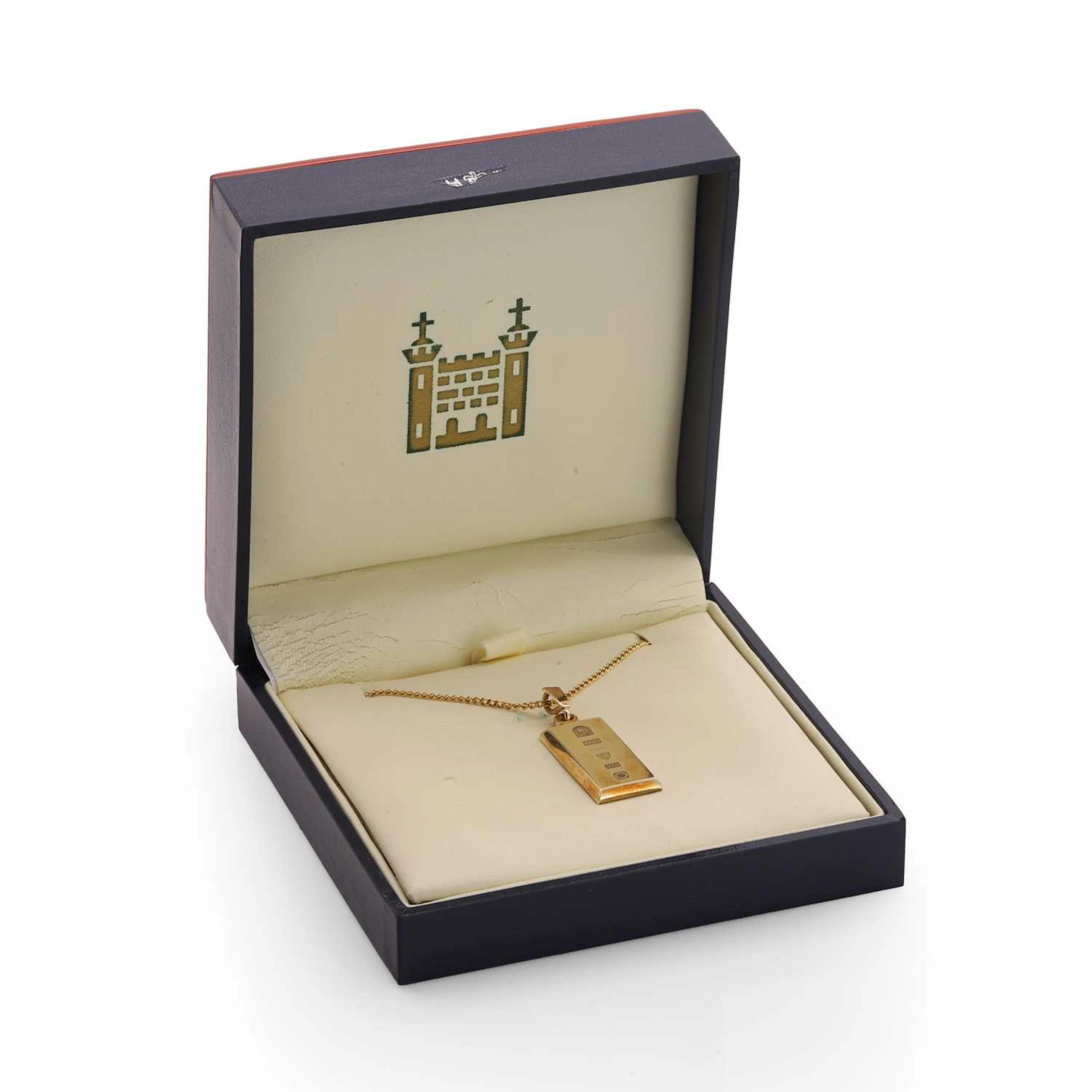A Royal Mint 9ct gold 'HMS Victory' ingot pendant