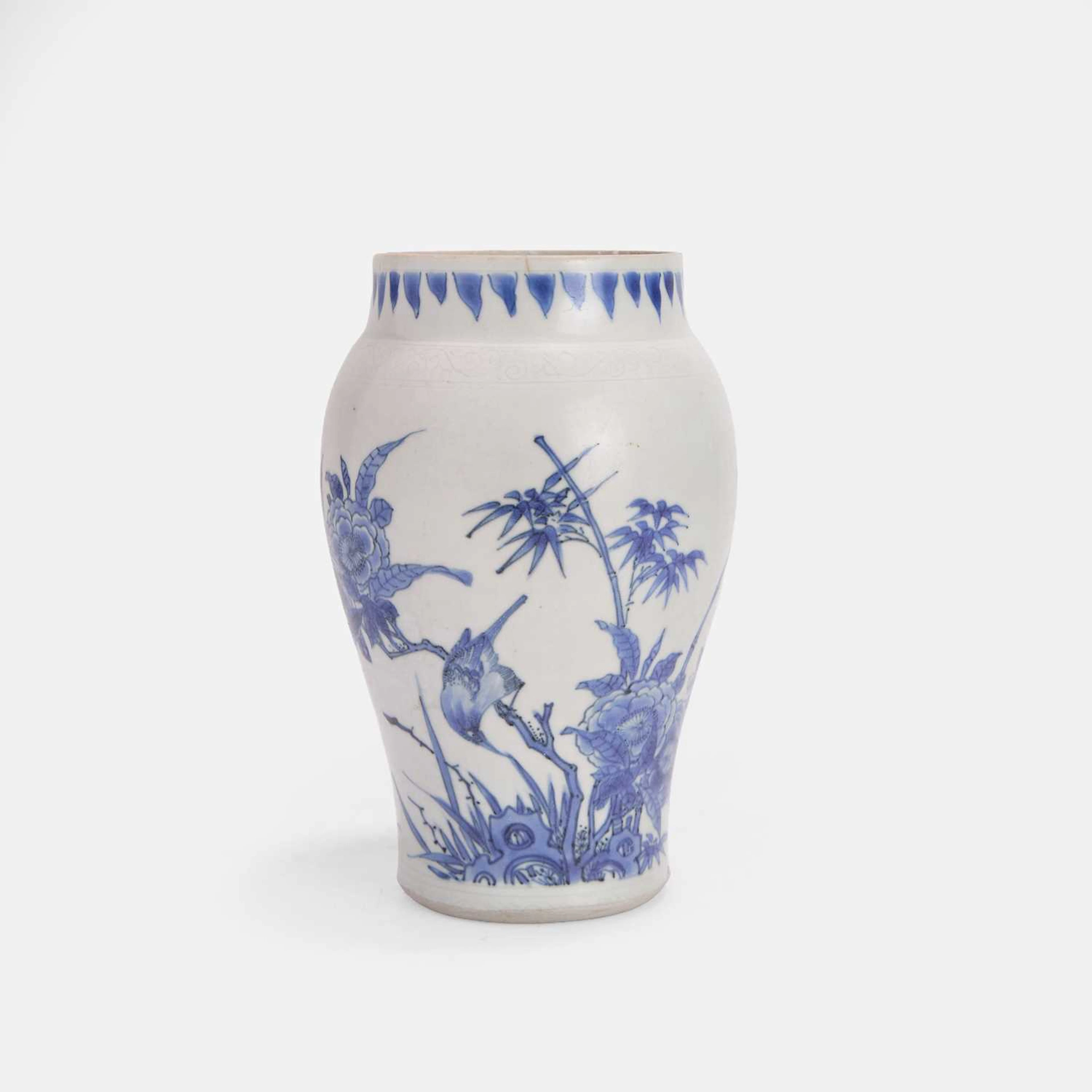 A Chinese blue and white vase Chongzhen (1628-1644)