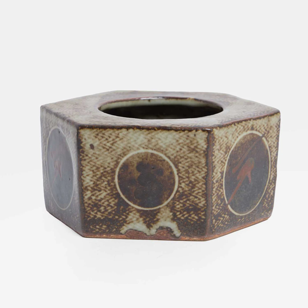Tatsuzō Shimaoka (Japanese, 1919-2007) a hexagonal glazed ceramic pot